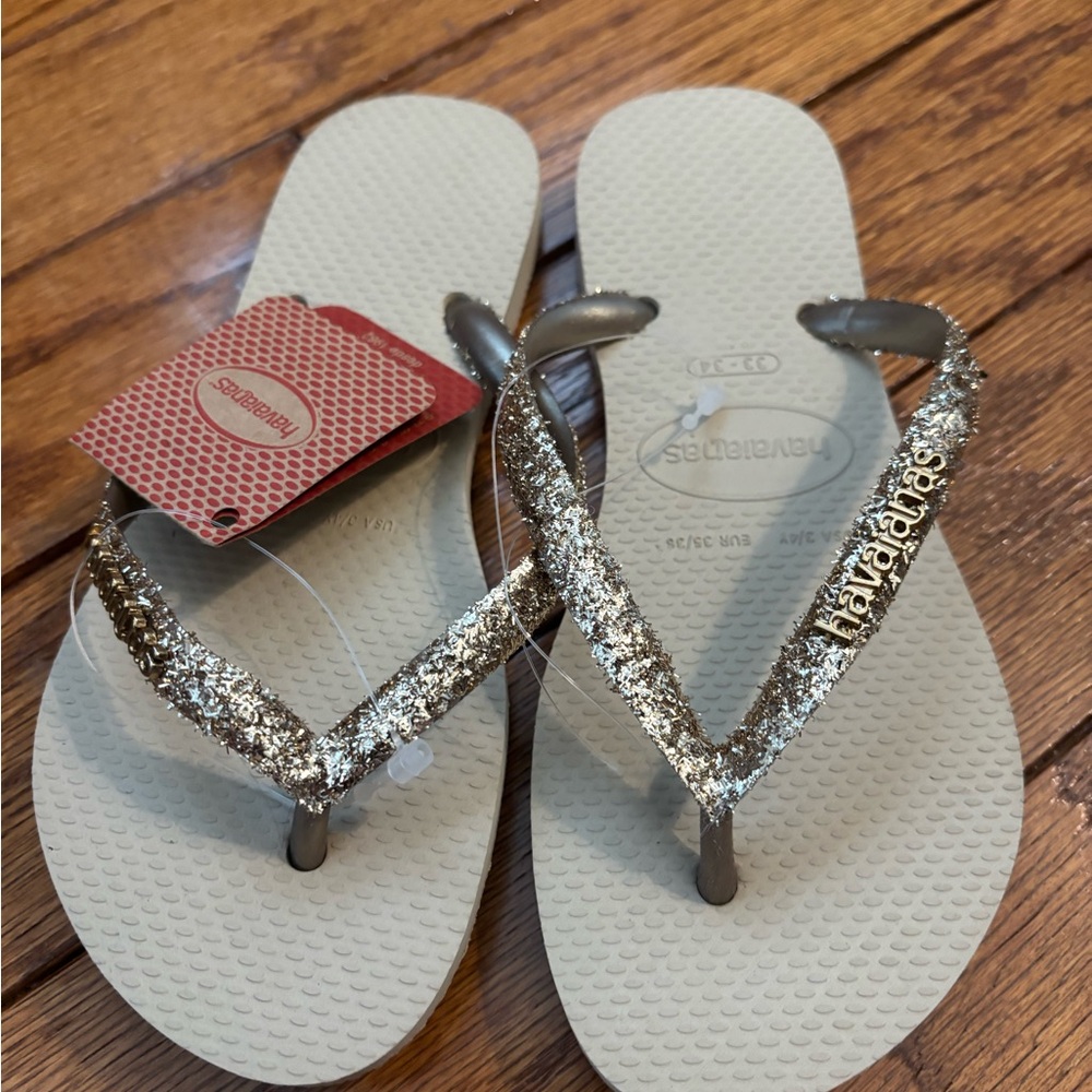 NWT Havaianas girl Glitter Flip Flops - Gold